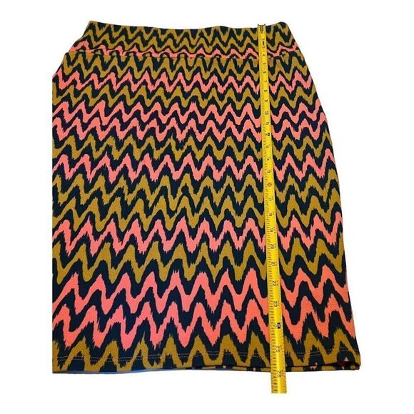 LuLaRoe Cassie Zigzag Womens’s Skirt Size Large Pink Mustard Yellow And Blue - Picture 4 of 5